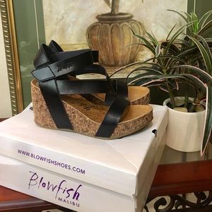 💝🖤Blowfish Black Cork Wedge Sandals!